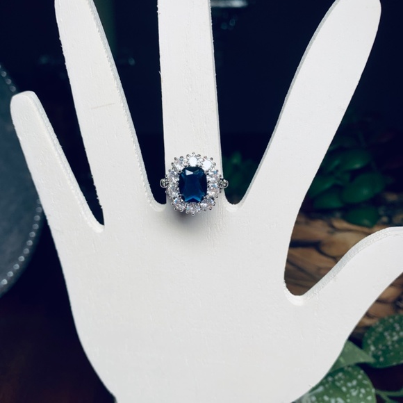 Beautiful Blue Halo 925 Silver CZ Statement Ring, Elegant - Picture 9 of 10